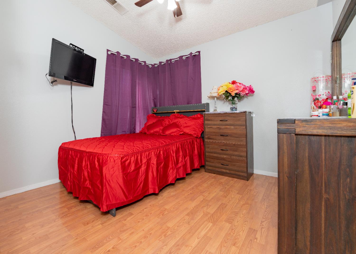 1818 S Cain St, Visalia, CA 93292