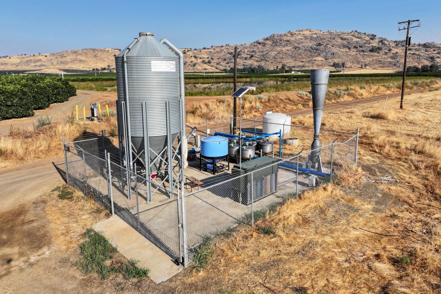 3905 S Hills Valley Rd, Orange Cove, CA 93646