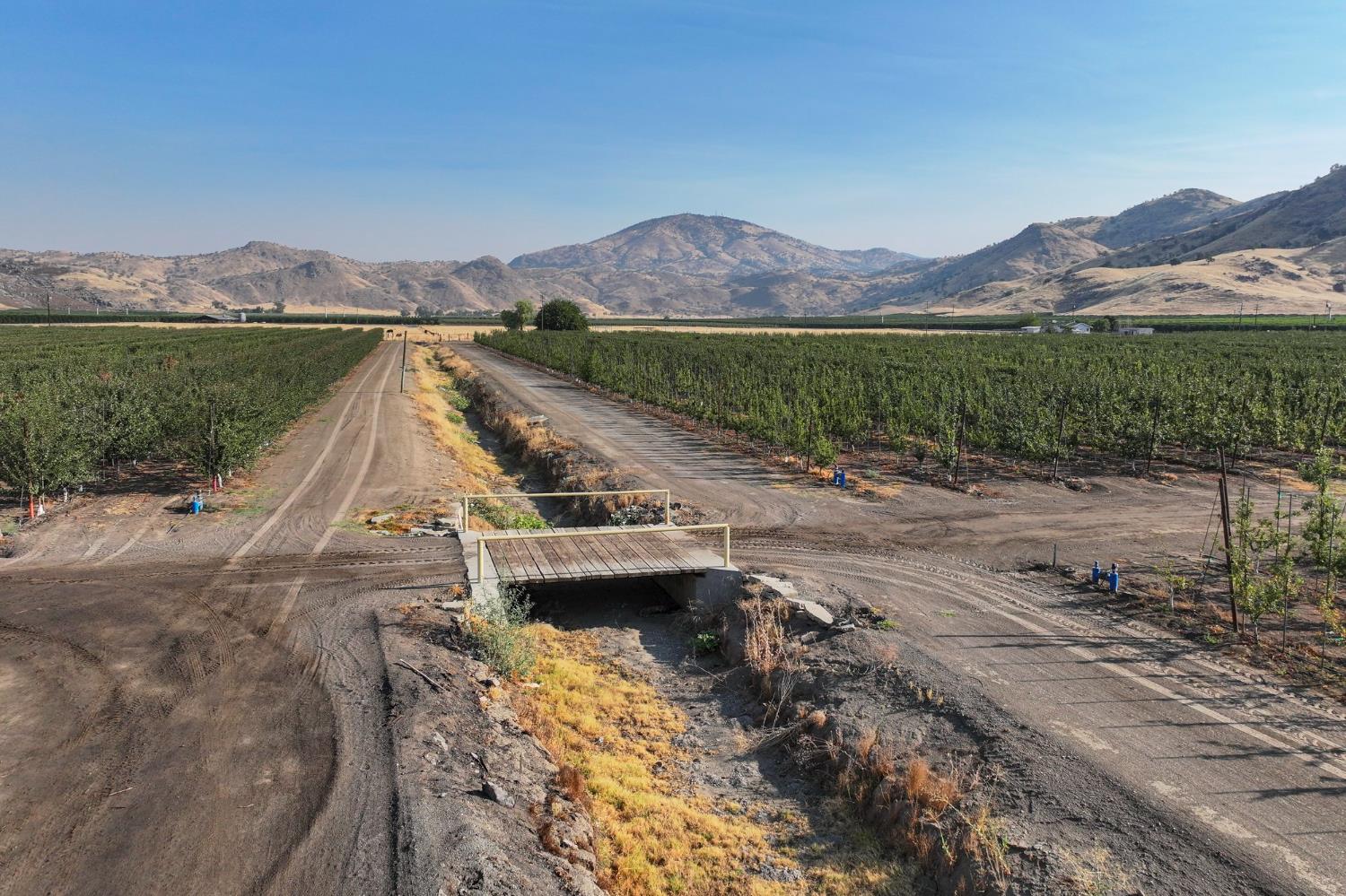 3905 S Hills Valley Rd, Orange Cove, CA 93646