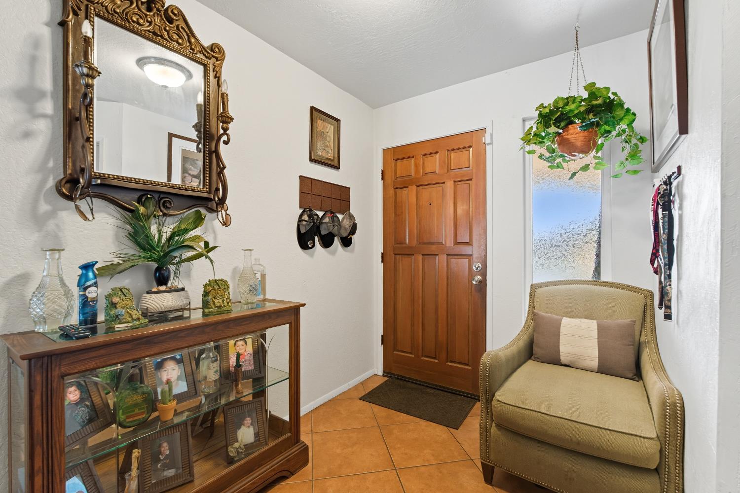 238 Fairbanks Ave, Sanger, CA 93657