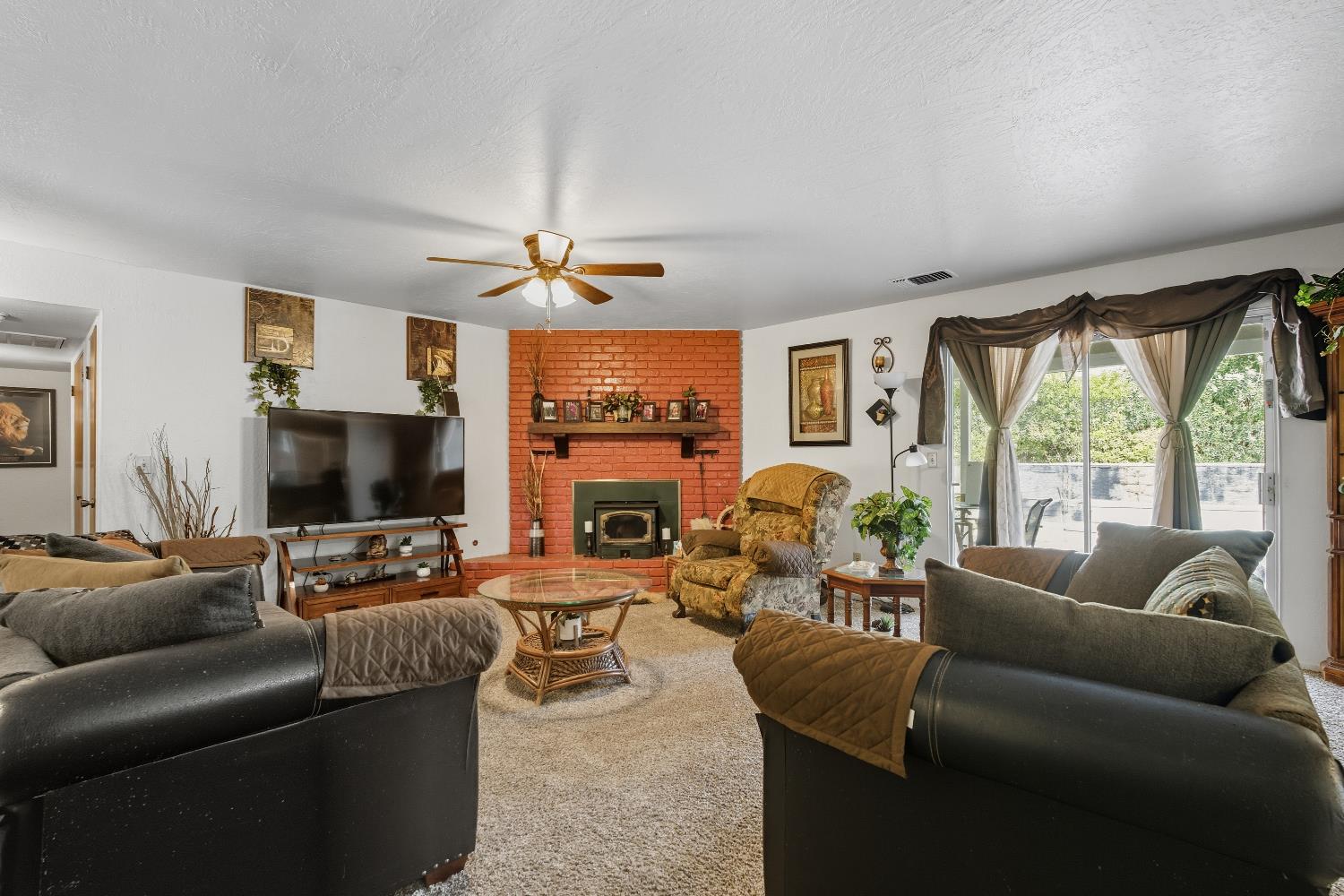 238 Fairbanks Ave, Sanger, CA 93657