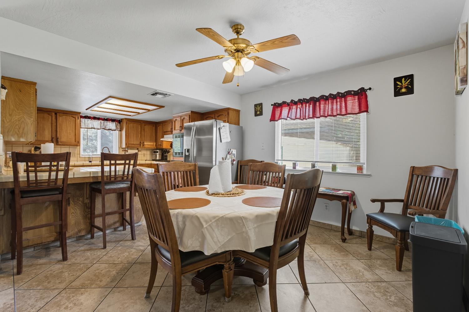 238 Fairbanks Ave, Sanger, CA 93657