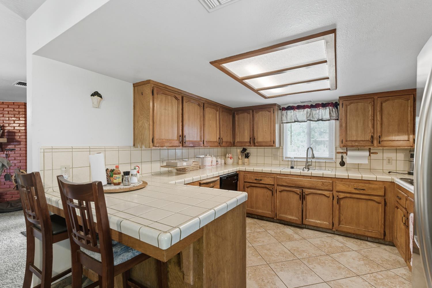 238 Fairbanks Ave, Sanger, CA 93657