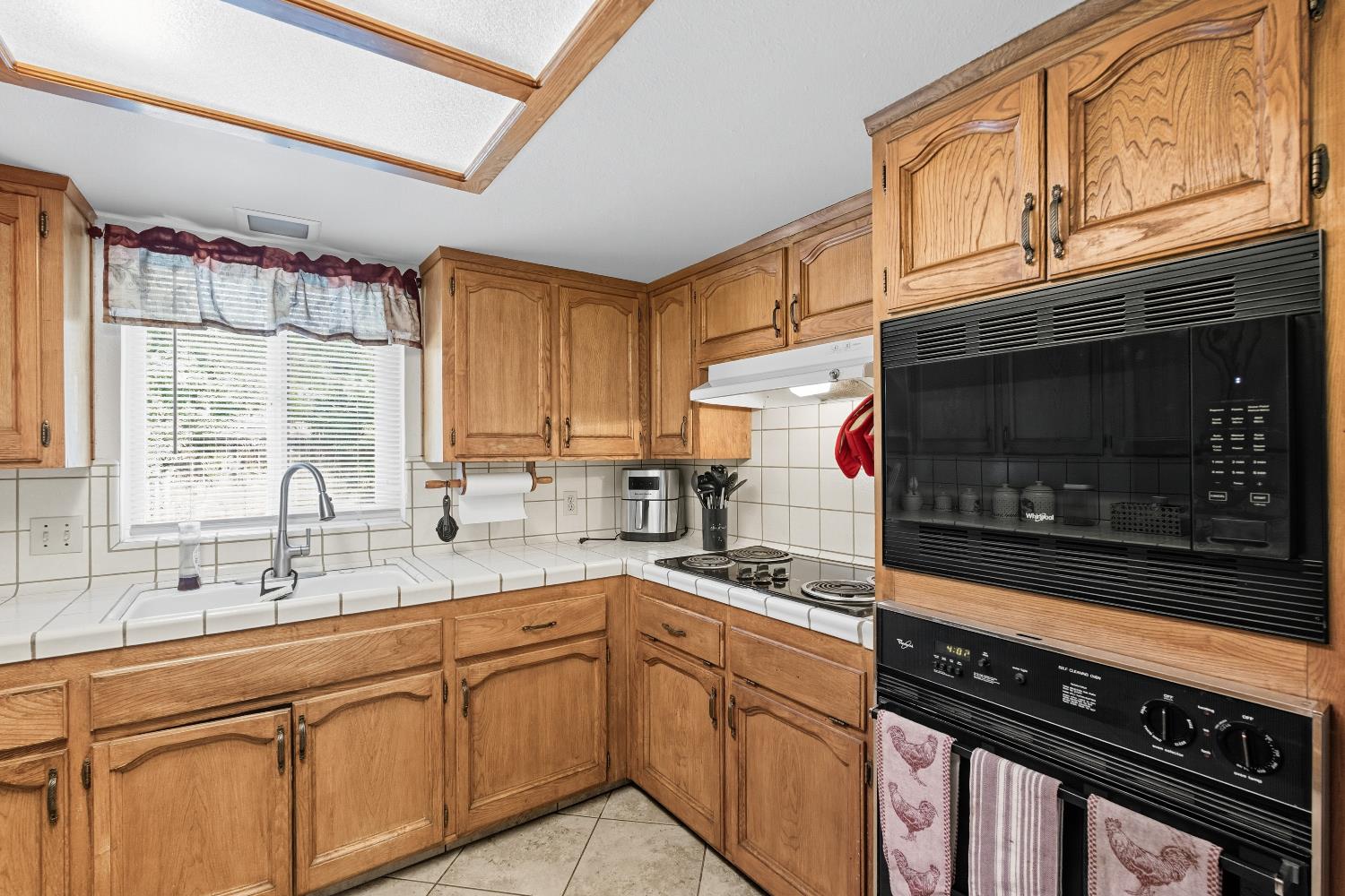 238 Fairbanks Ave, Sanger, CA 93657