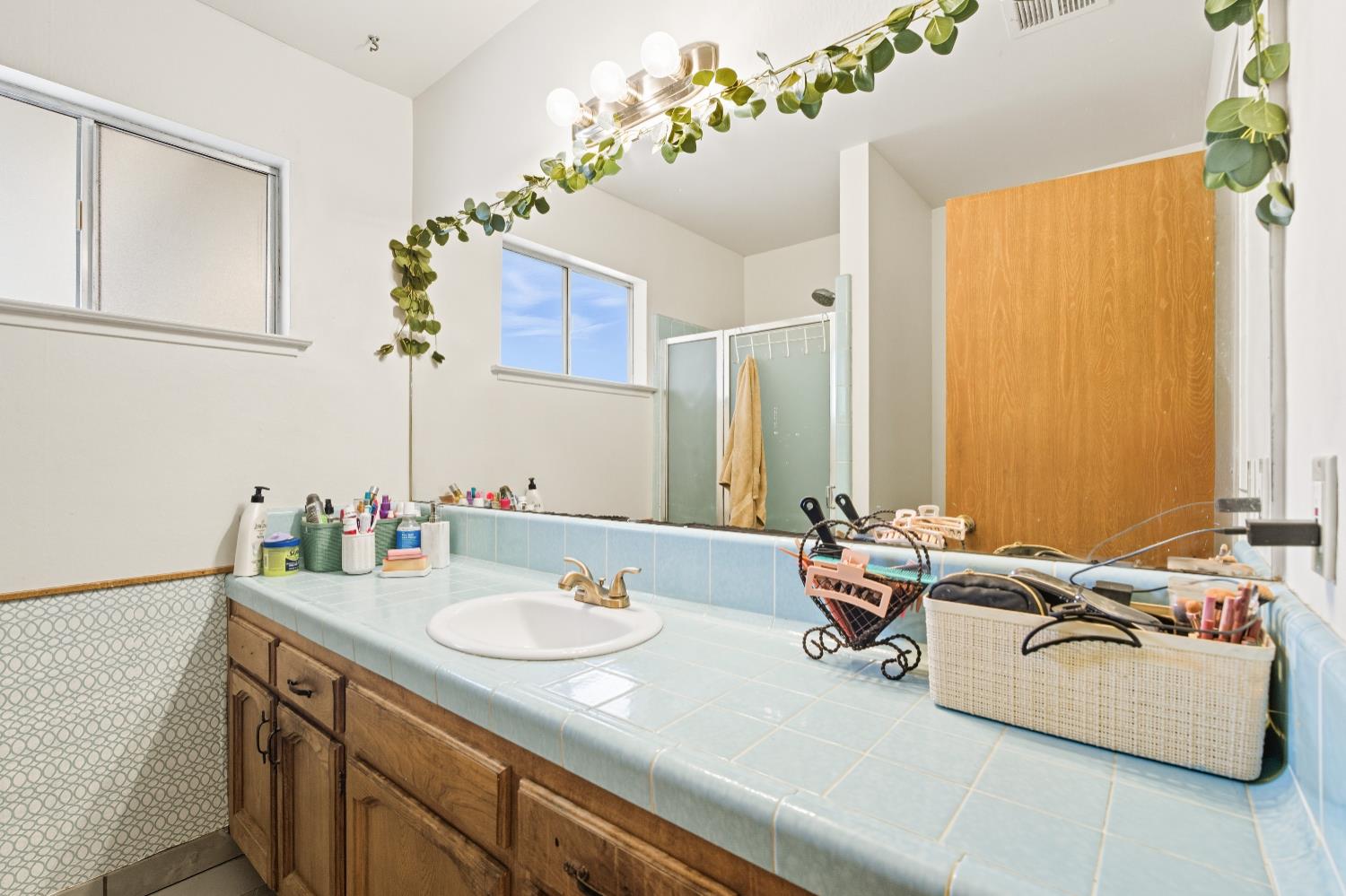 238 Fairbanks Ave, Sanger, CA 93657