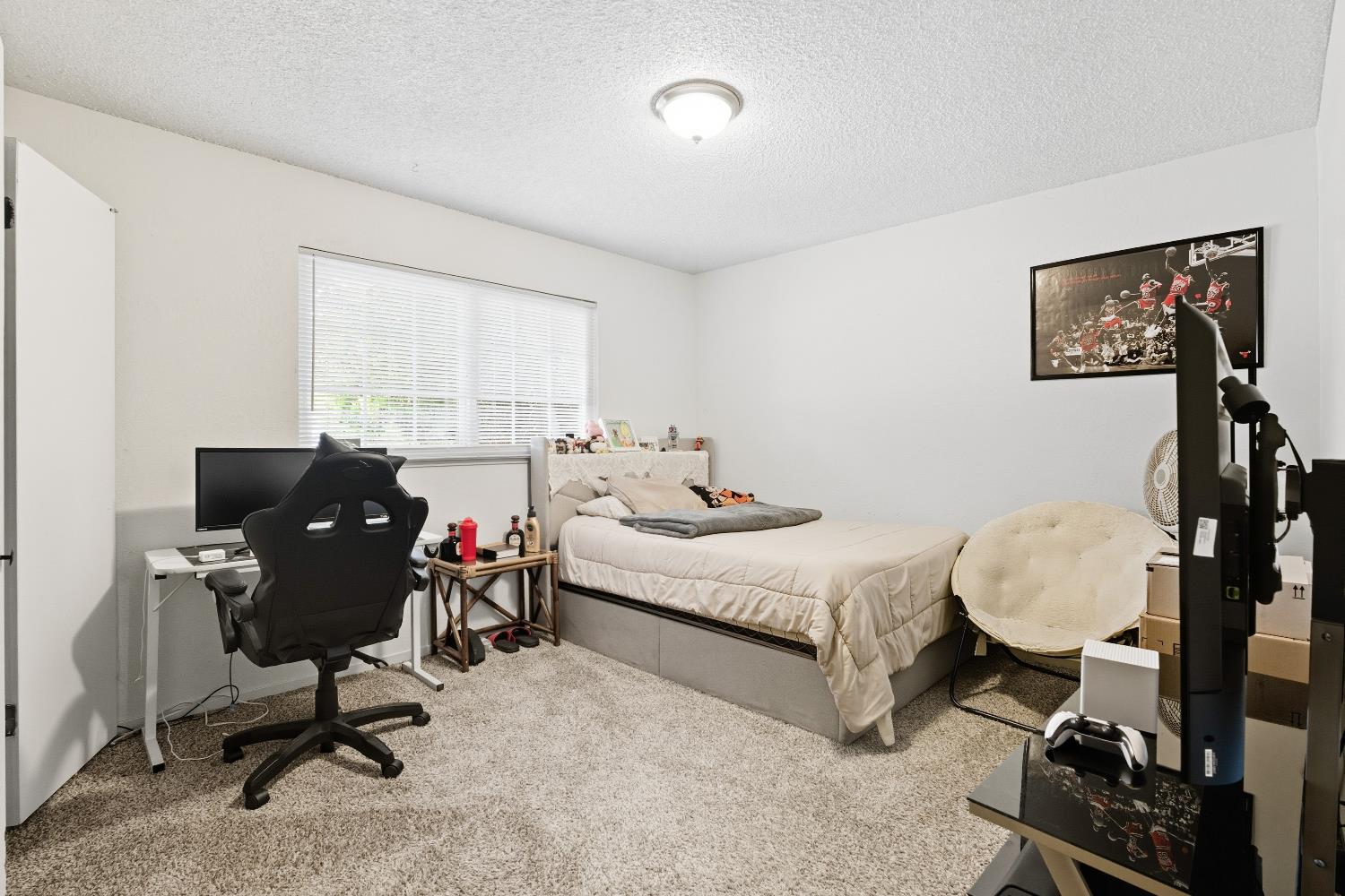 238 Fairbanks Ave, Sanger, CA 93657