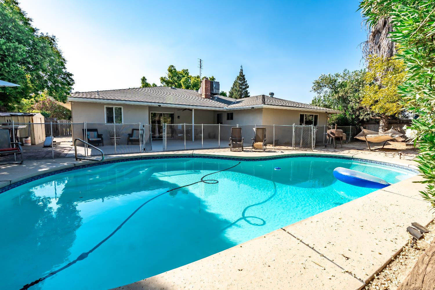 238 Fairbanks Ave, Sanger, CA 93657