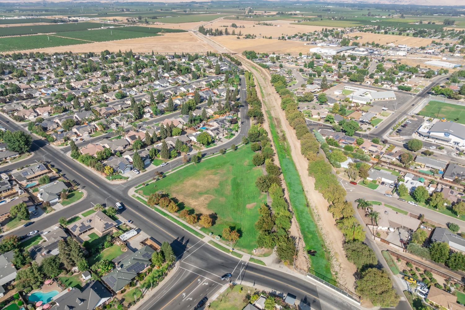 238 Fairbanks Ave, Sanger, CA 93657