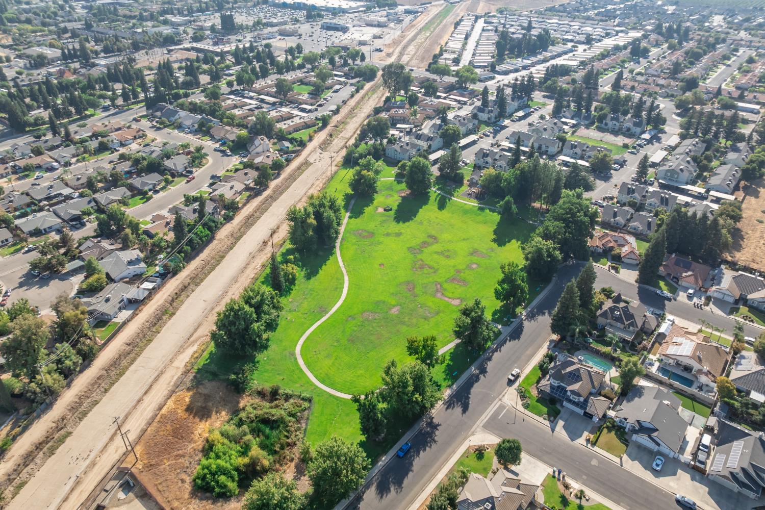 238 Fairbanks Ave, Sanger, CA 93657