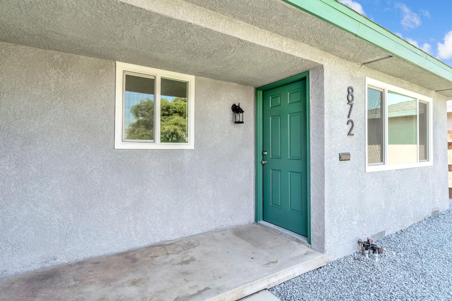 872 W Fairmont Ave, Clovis, CA 93612