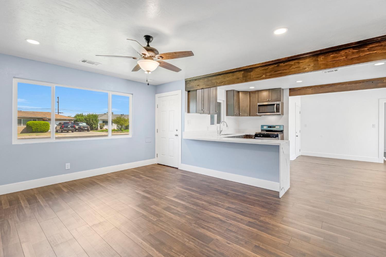 872 W Fairmont Ave, Clovis, CA 93612