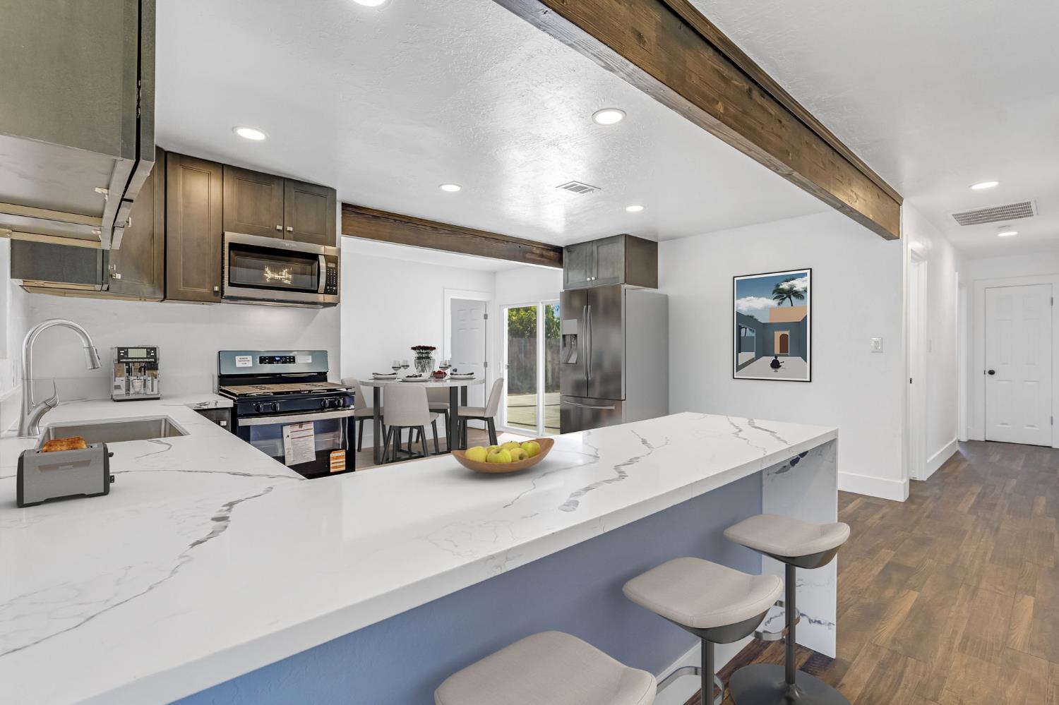 872 W Fairmont Ave, Clovis, CA 93612