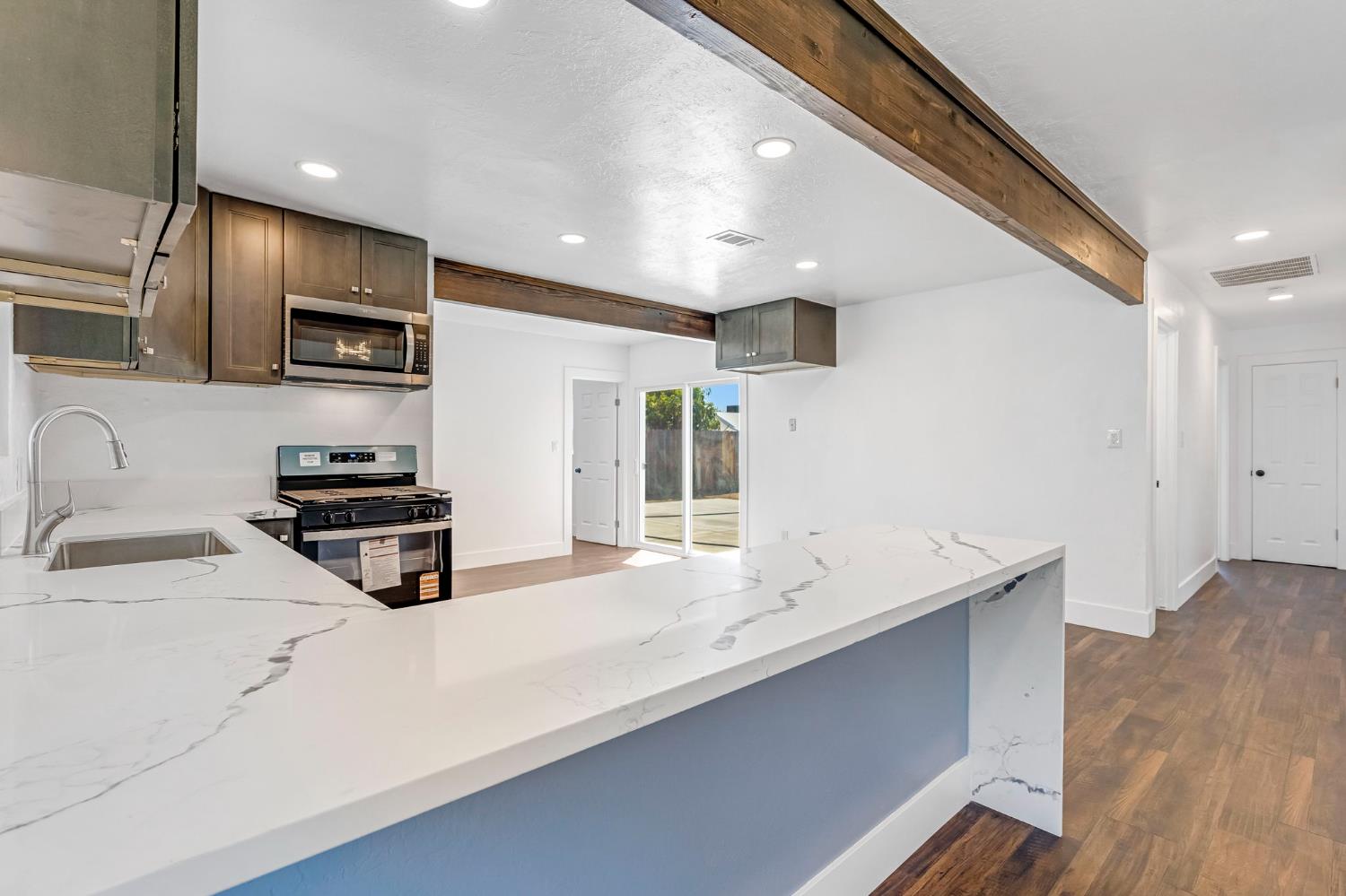 872 W Fairmont Ave, Clovis, CA 93612
