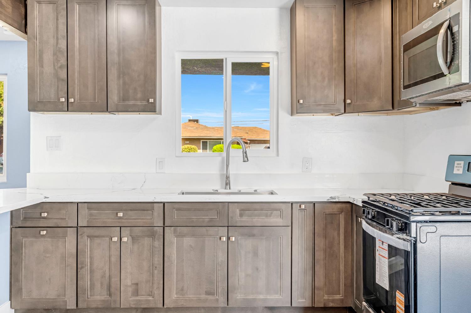 872 W Fairmont Ave, Clovis, CA 93612