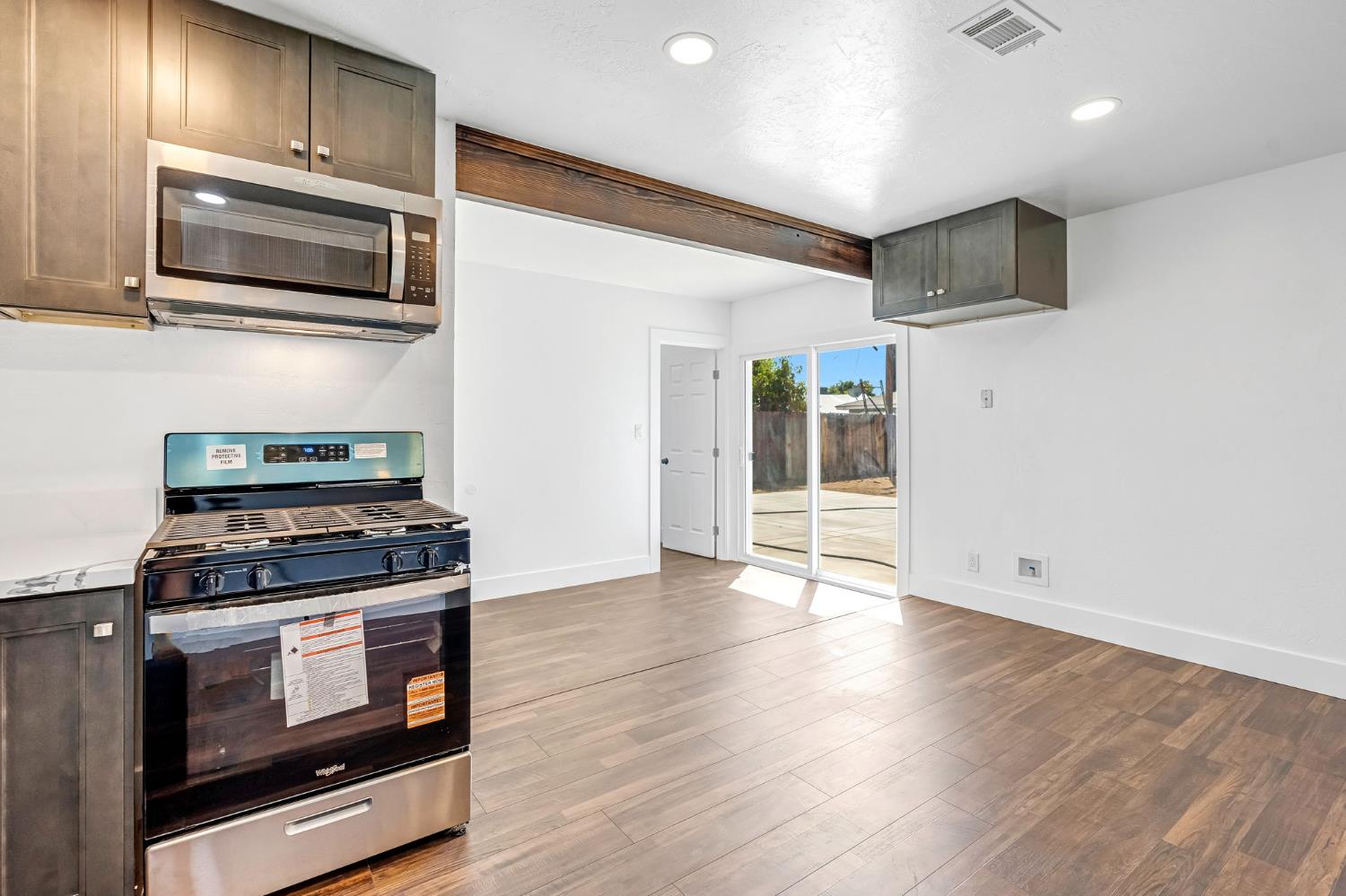 872 W Fairmont Ave, Clovis, CA 93612