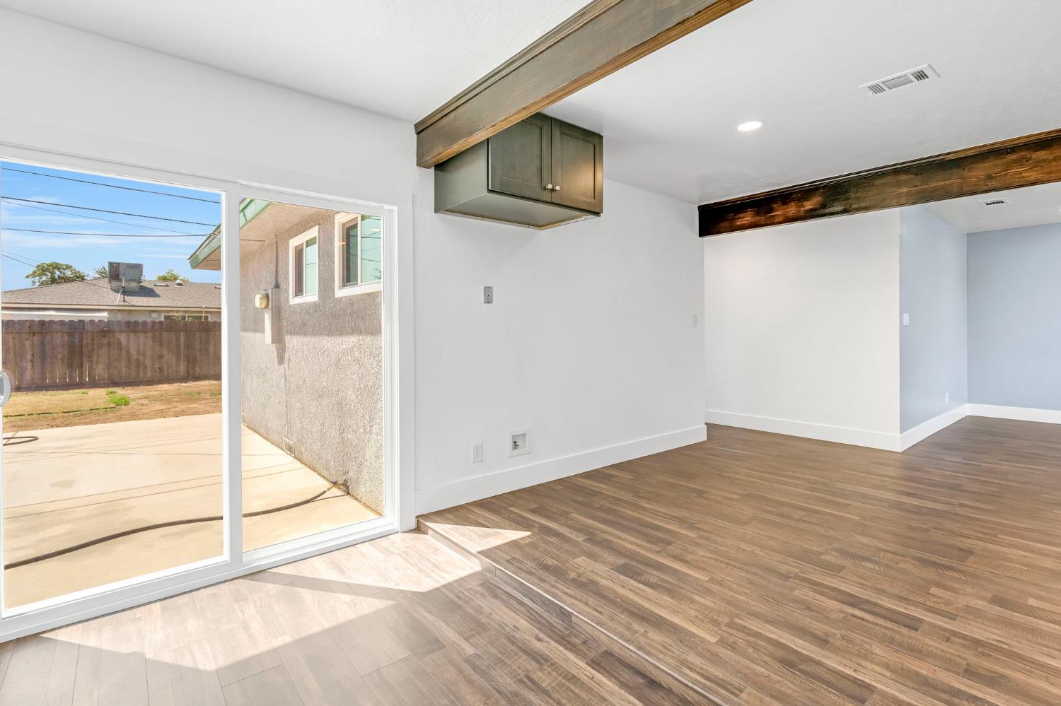872 W Fairmont Ave, Clovis, CA 93612