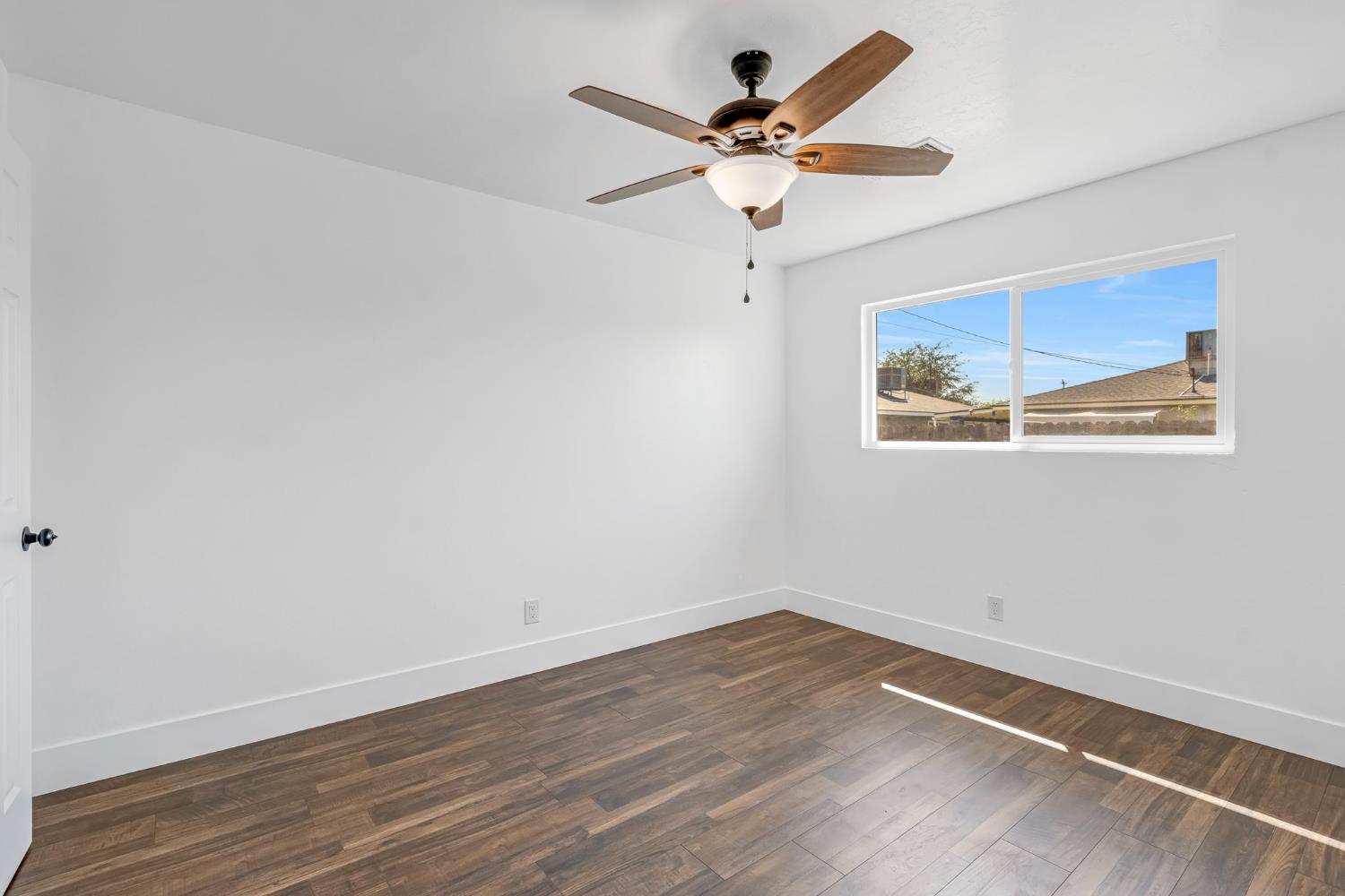 872 W Fairmont Ave, Clovis, CA 93612