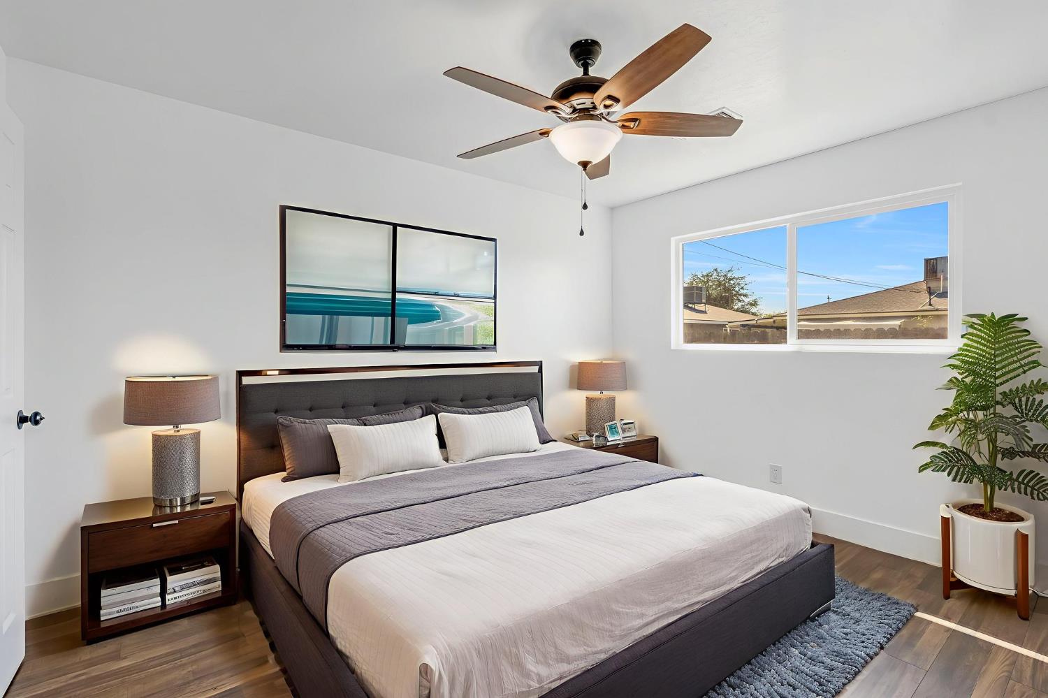 872 W Fairmont Ave, Clovis, CA 93612