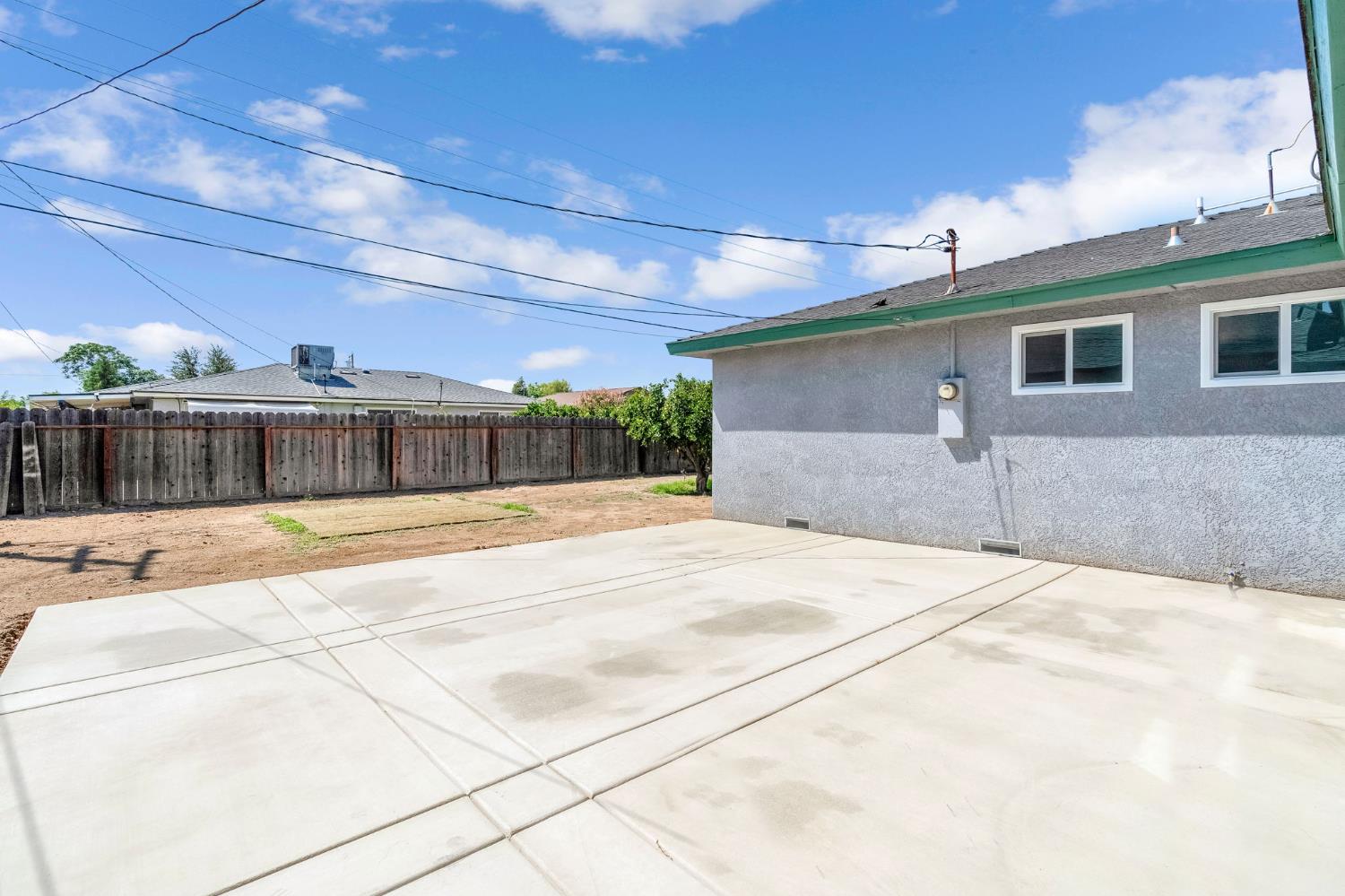 872 W Fairmont Ave, Clovis, CA 93612