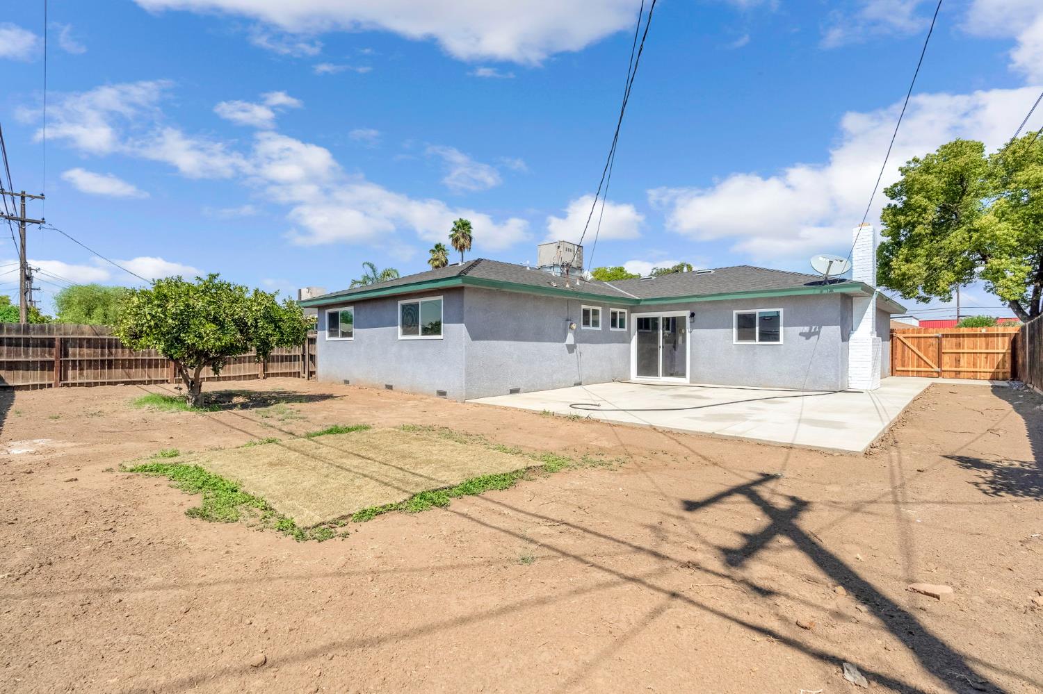 872 W Fairmont Ave, Clovis, CA 93612