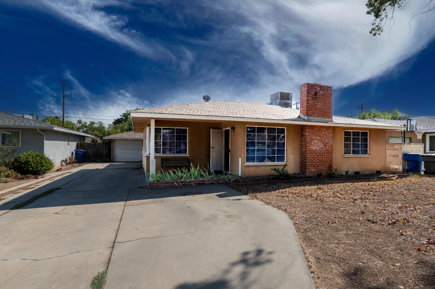 1025 W Fedora Ave, Fresno, CA 93705