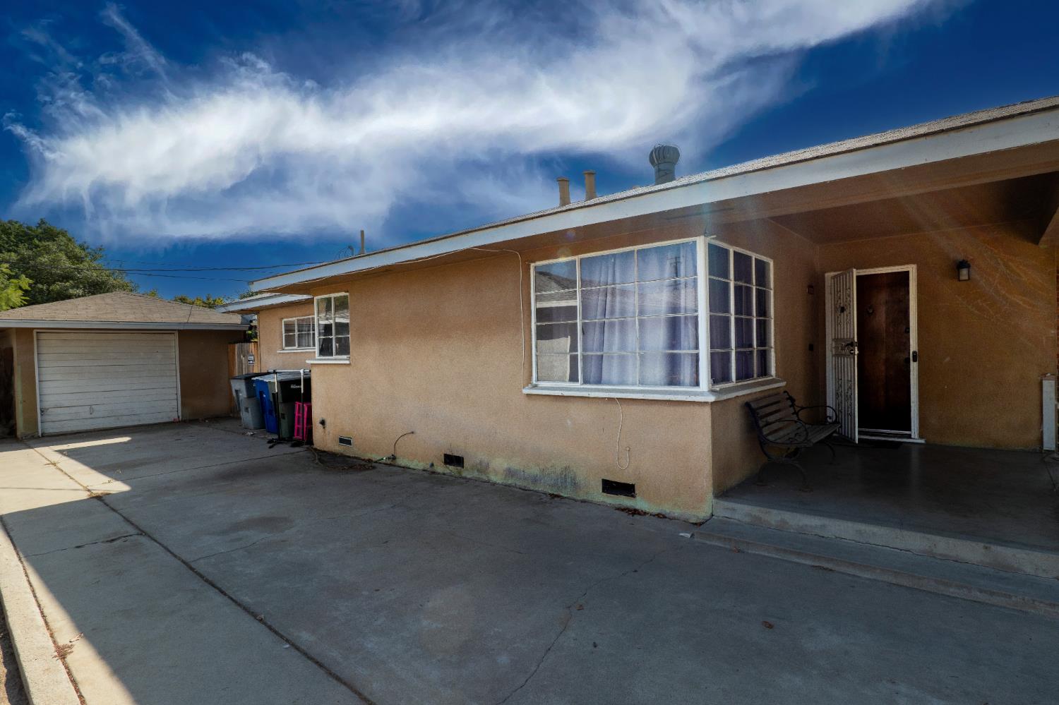 1025 W Fedora Ave, Fresno, CA 93705
