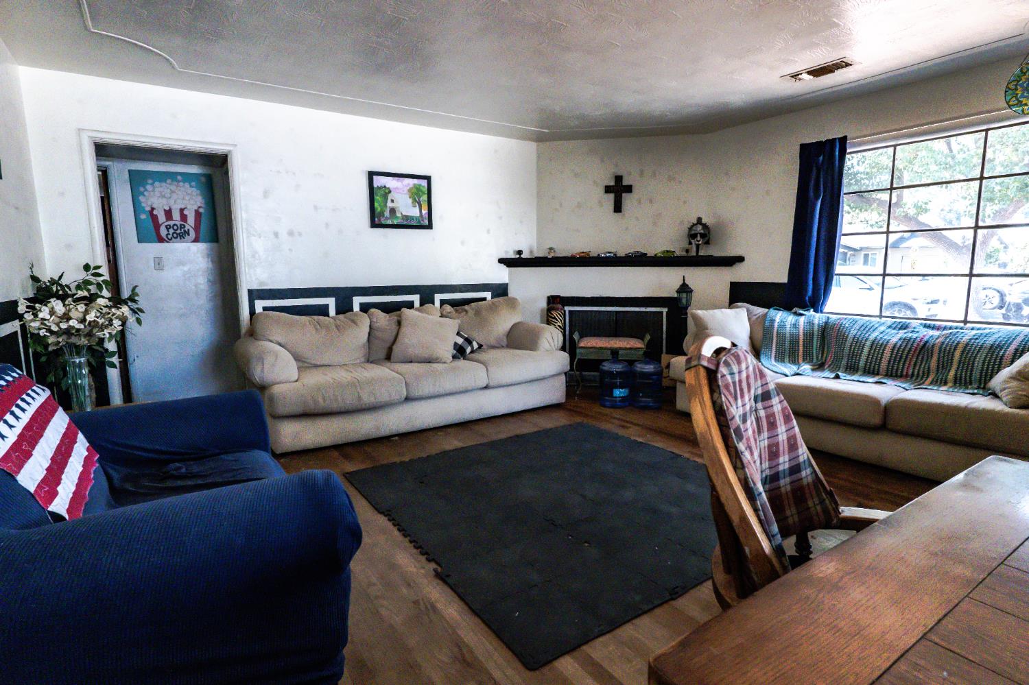 1025 W Fedora Ave, Fresno, CA 93705