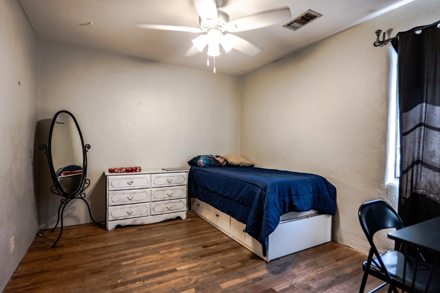 1025 W Fedora Ave, Fresno, CA 93705