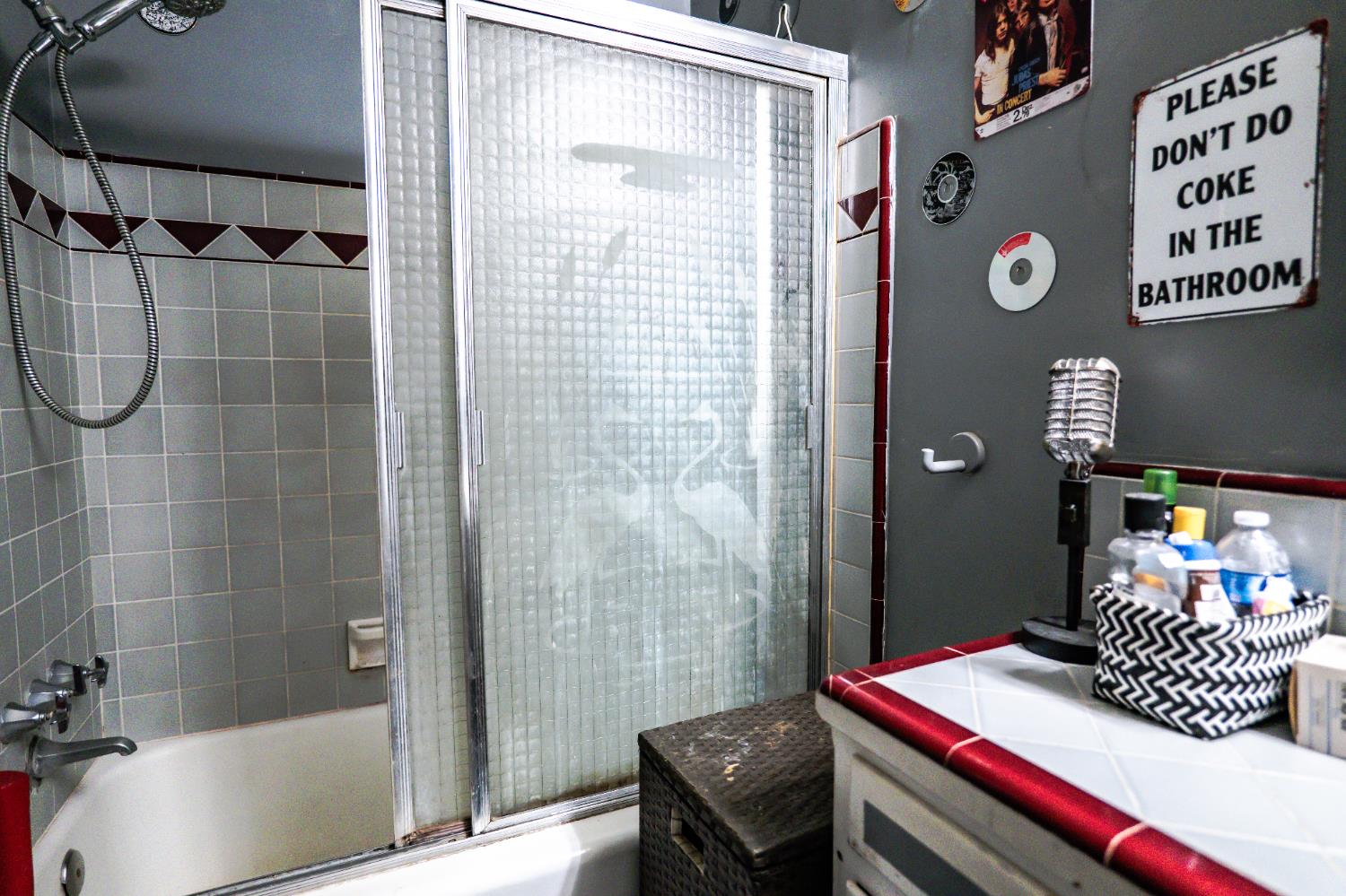 1025 W Fedora Ave, Fresno, CA 93705