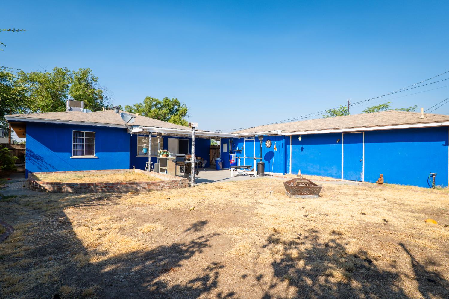 1025 W Fedora Ave, Fresno, CA 93705