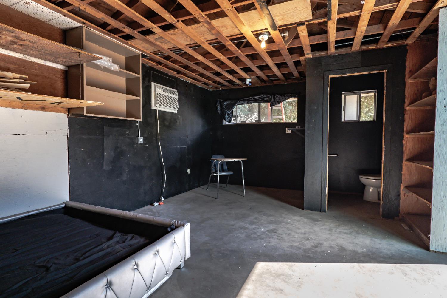 1025 W Fedora Ave, Fresno, CA 93705