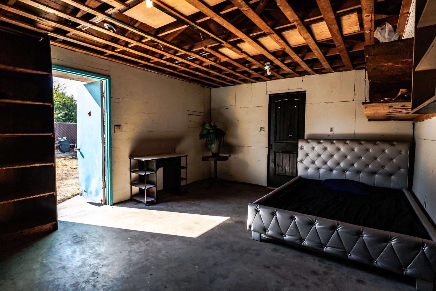 1025 W Fedora Ave, Fresno, CA 93705