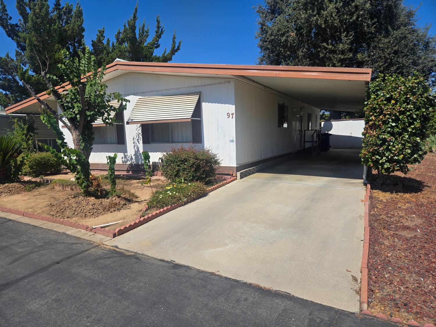 1300 W Olson Ave #97, Reedley, CA 93654