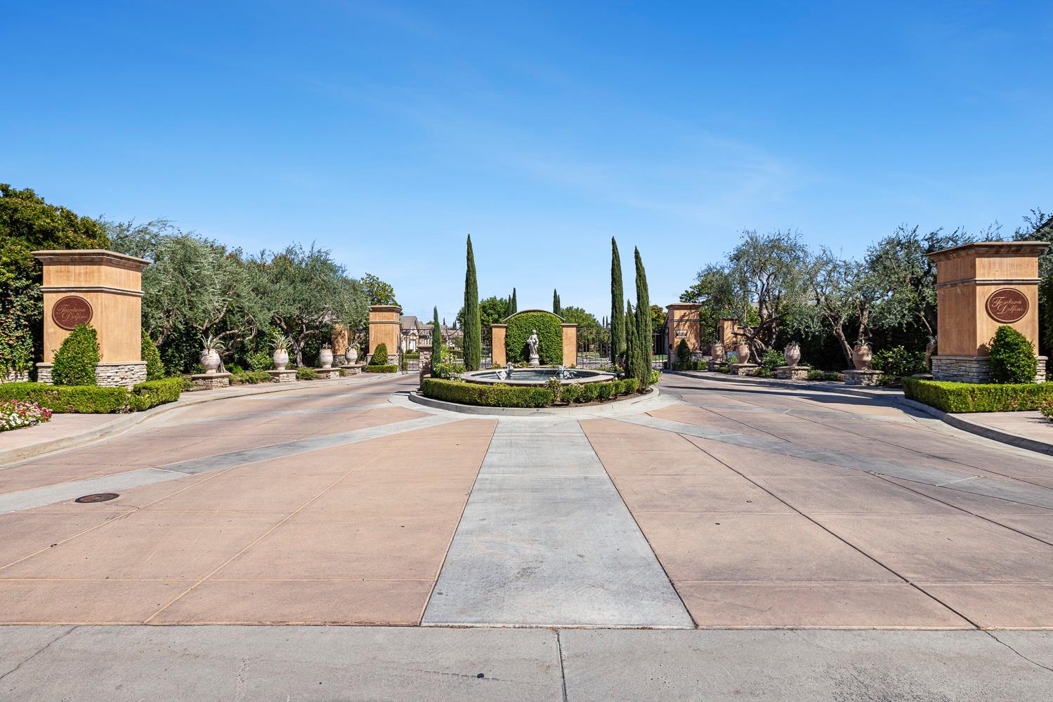 2190 W Via Cipressi, Fresno, CA 93711