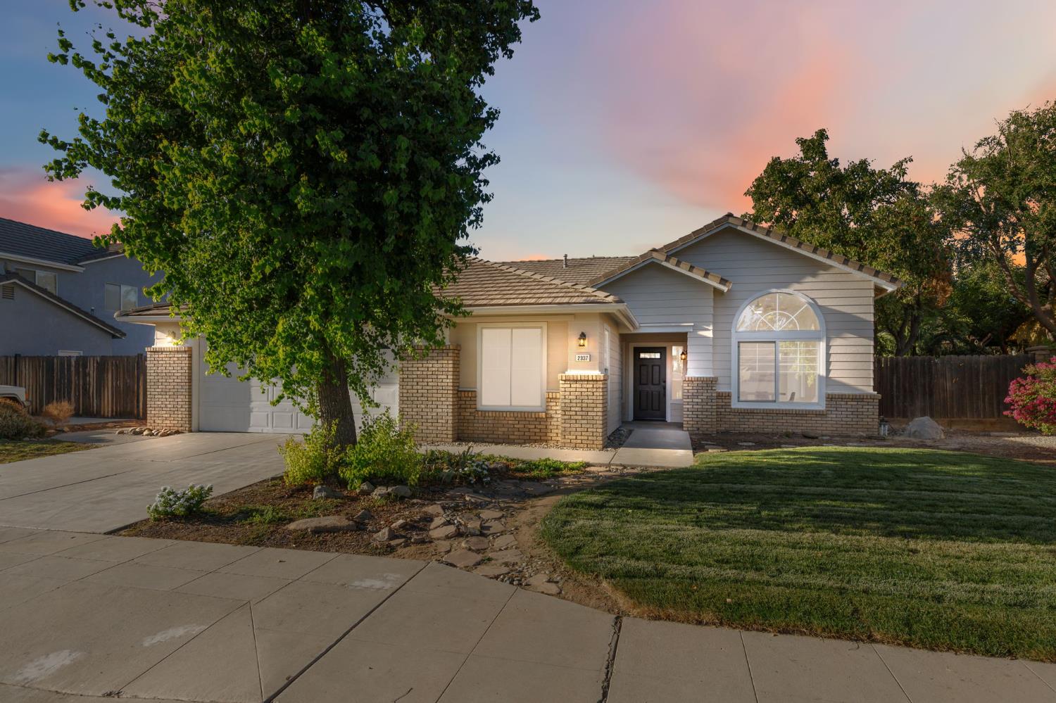2337 Wrenwood Ave, Clovis, CA 93611