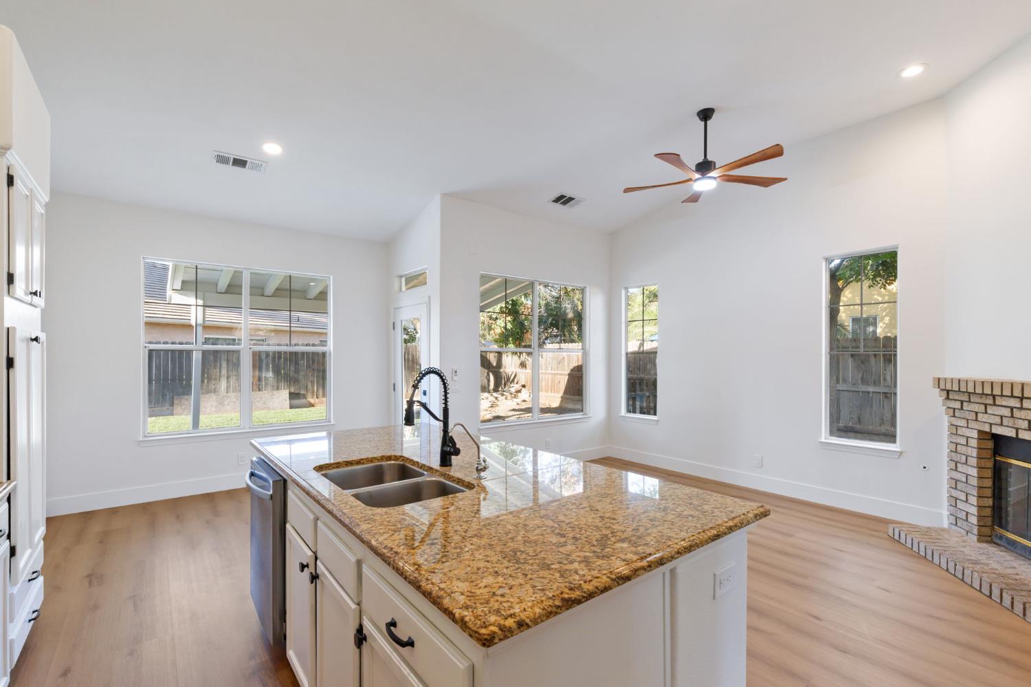 2337 Wrenwood Ave, Clovis, CA 93611