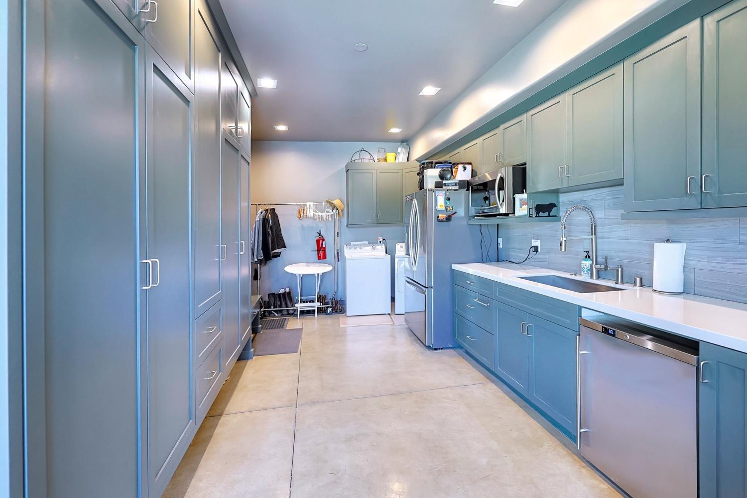 15725 Avenue 376, Visalia, CA 93292