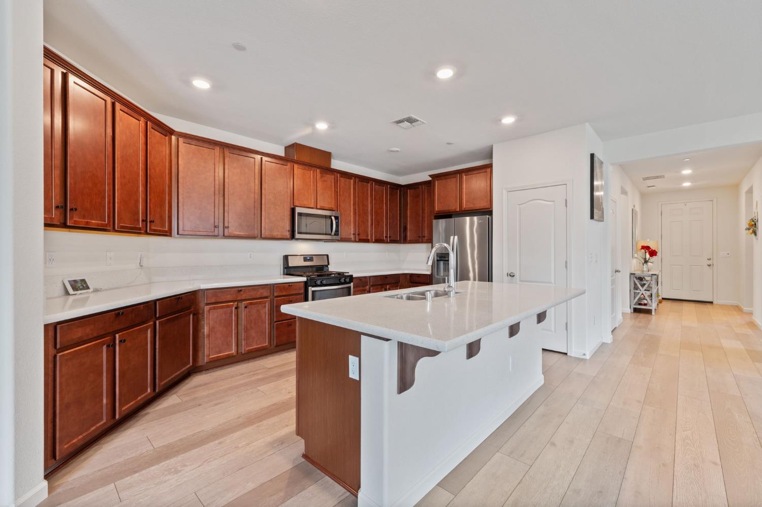 6825 E Braly Ave, Fresno, CA 93727