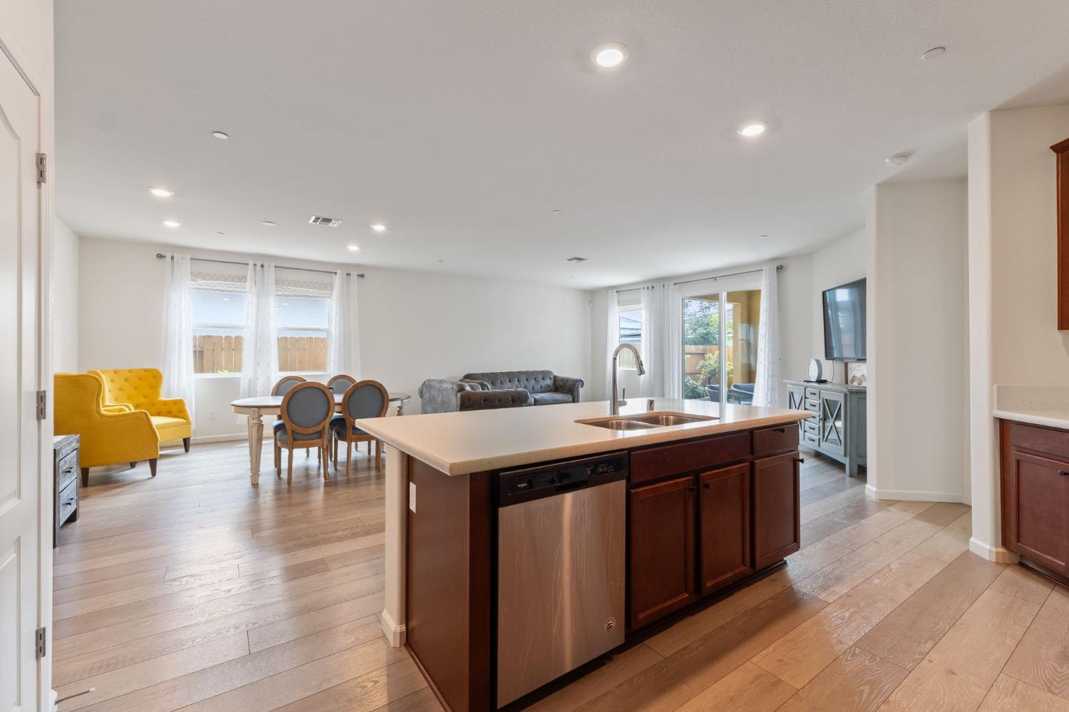 6825 E Braly Ave, Fresno, CA 93727