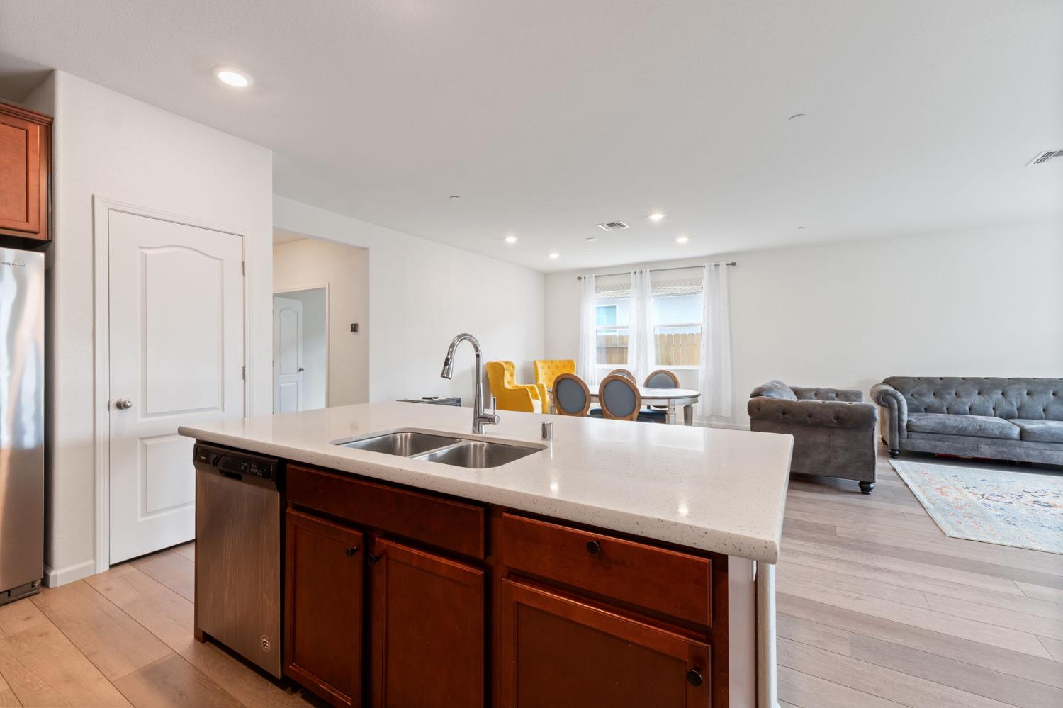 6825 E Braly Ave, Fresno, CA 93727