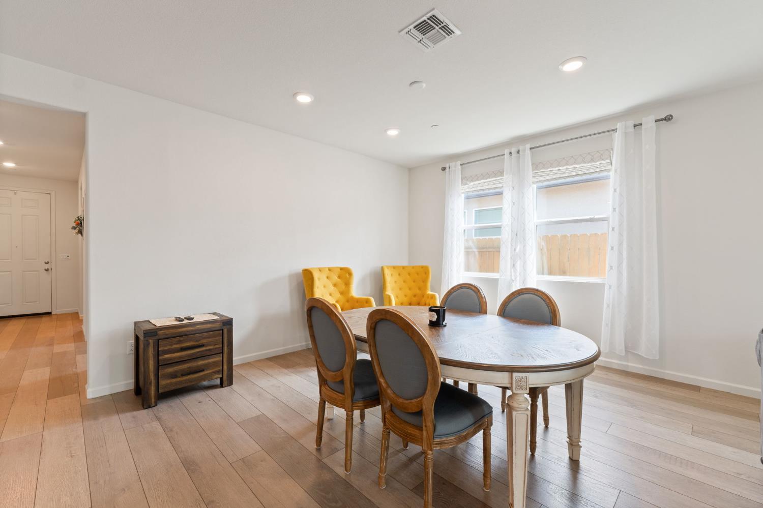 6825 E Braly Ave, Fresno, CA 93727