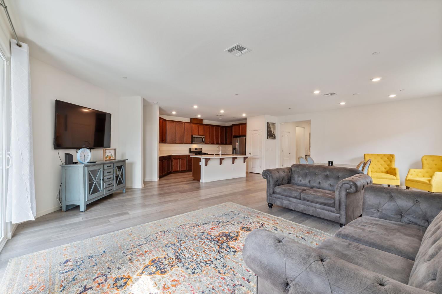 6825 E Braly Ave, Fresno, CA 93727