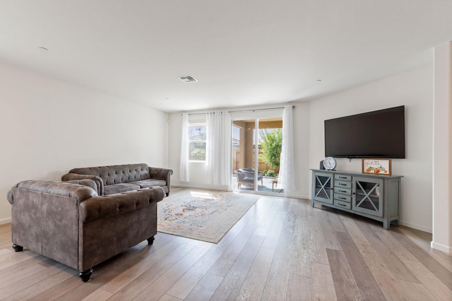 6825 E Braly Ave, Fresno, CA 93727