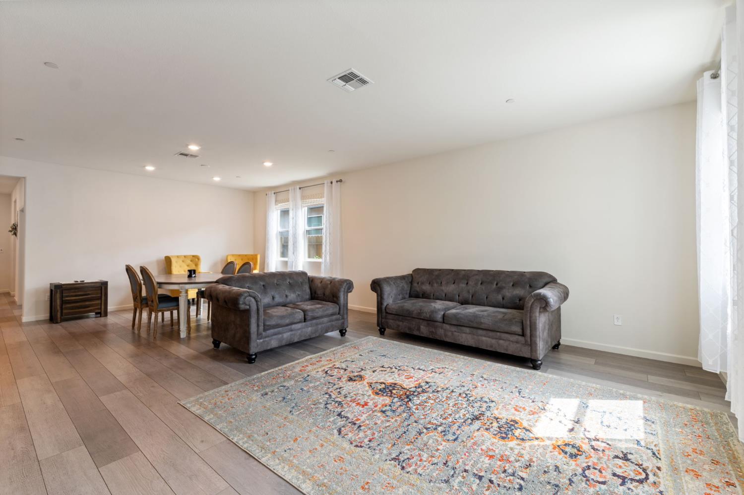 6825 E Braly Ave, Fresno, CA 93727