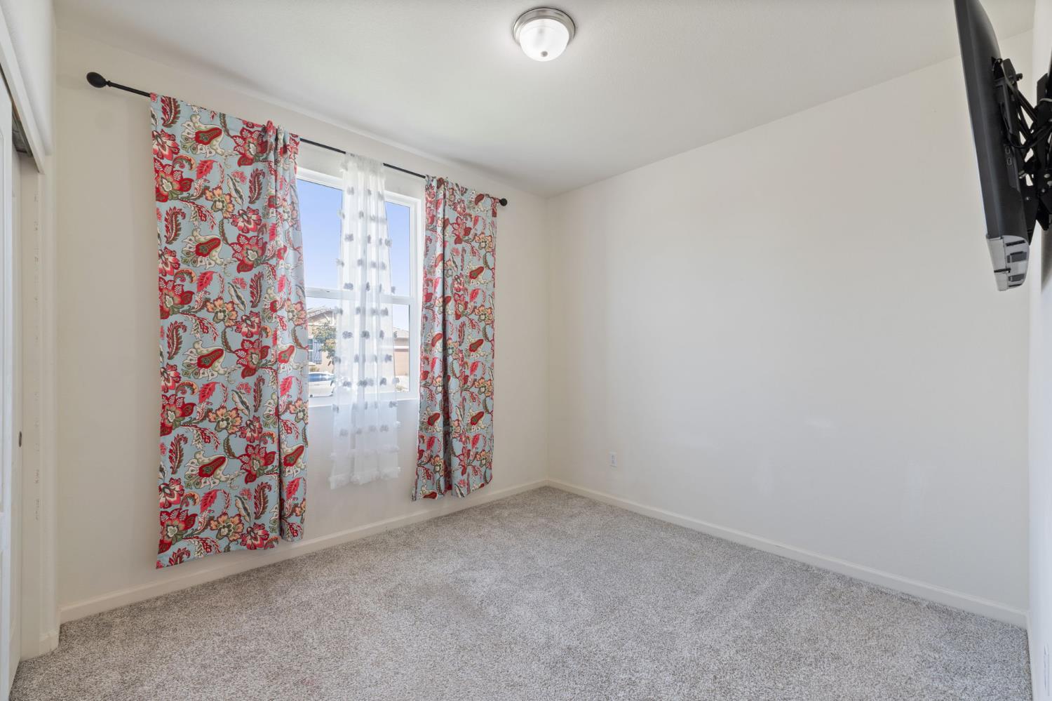 6825 E Braly Ave, Fresno, CA 93727