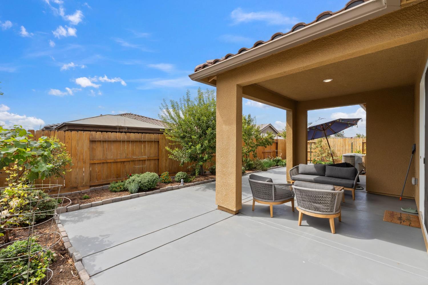 6825 E Braly Ave, Fresno, CA 93727