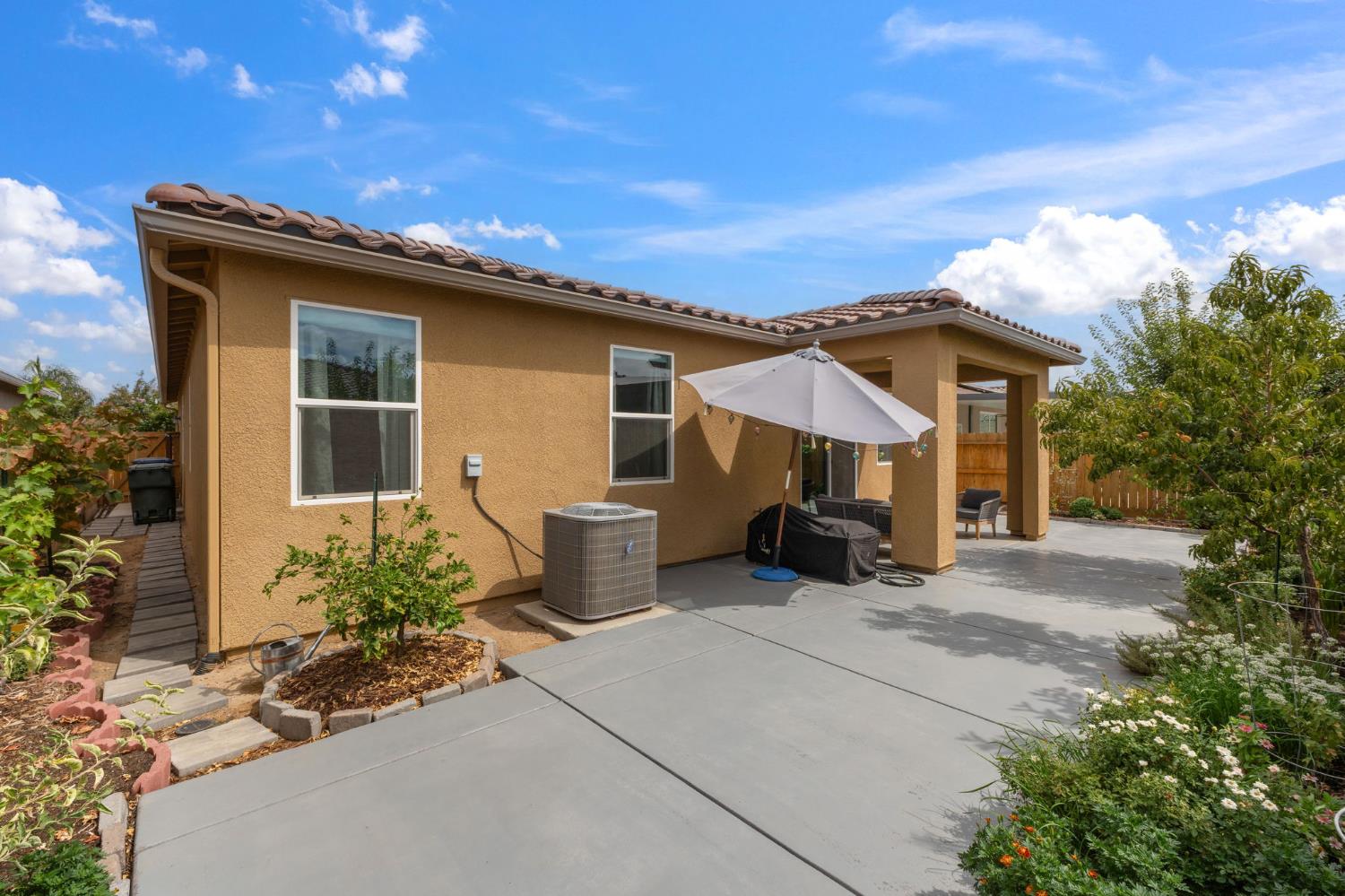 6825 E Braly Ave, Fresno, CA 93727