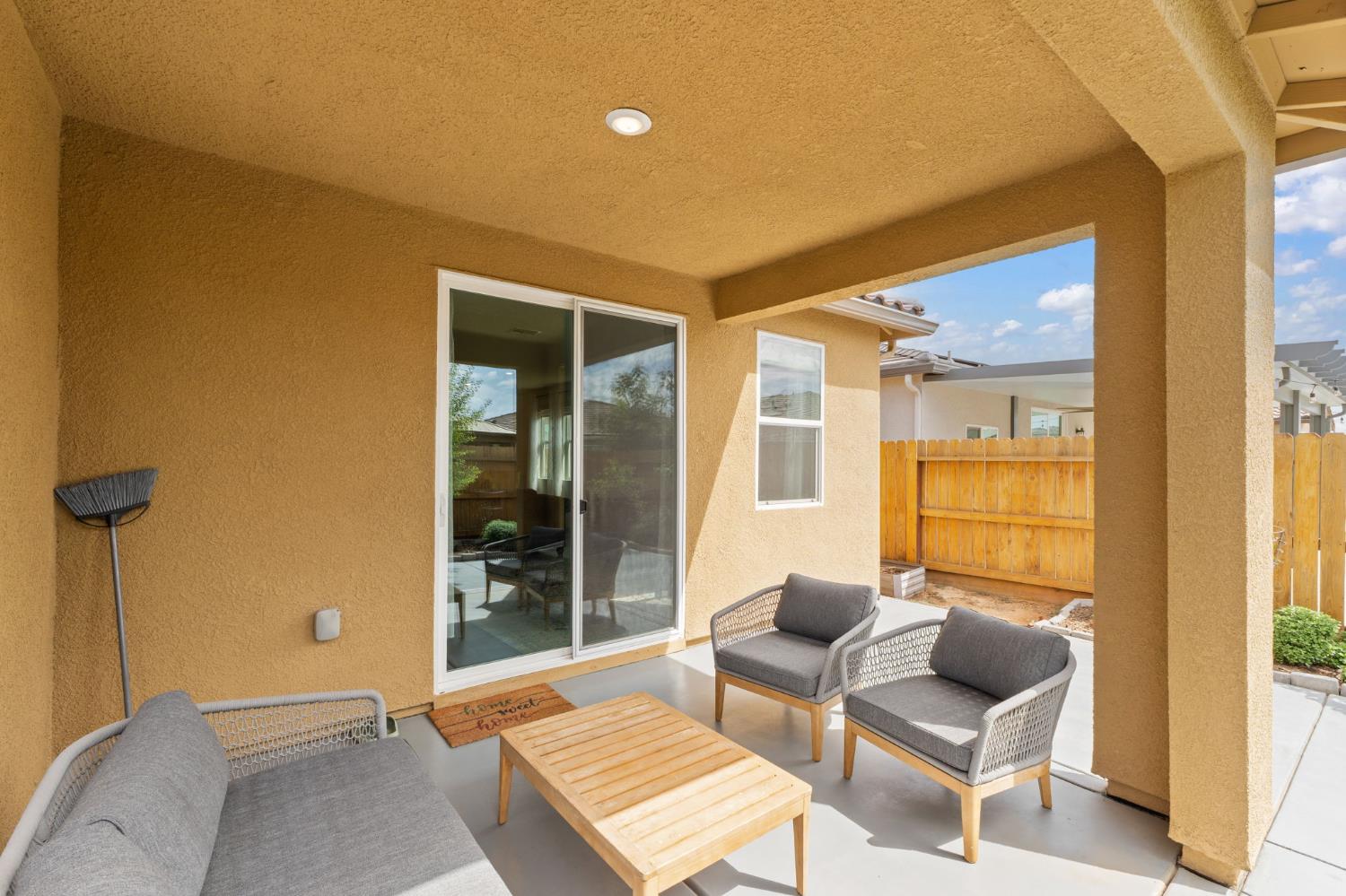 6825 E Braly Ave, Fresno, CA 93727