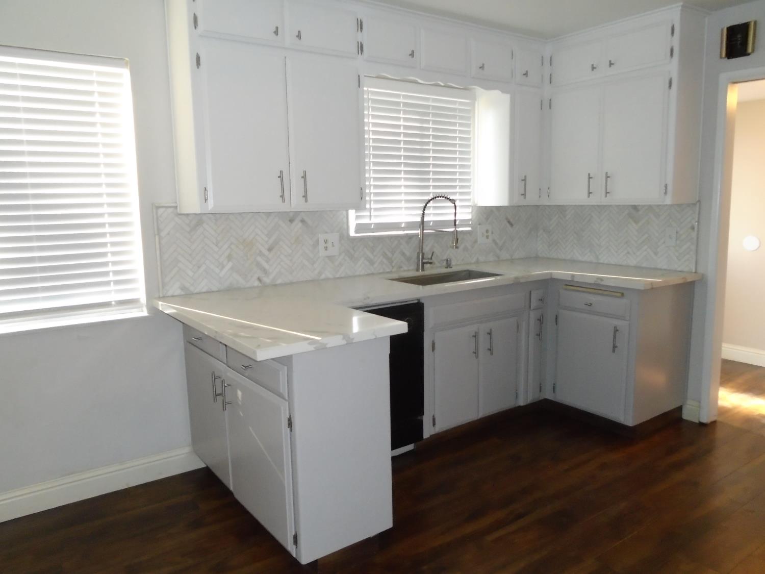 5530 N Bond St, Fresno, CA 93710