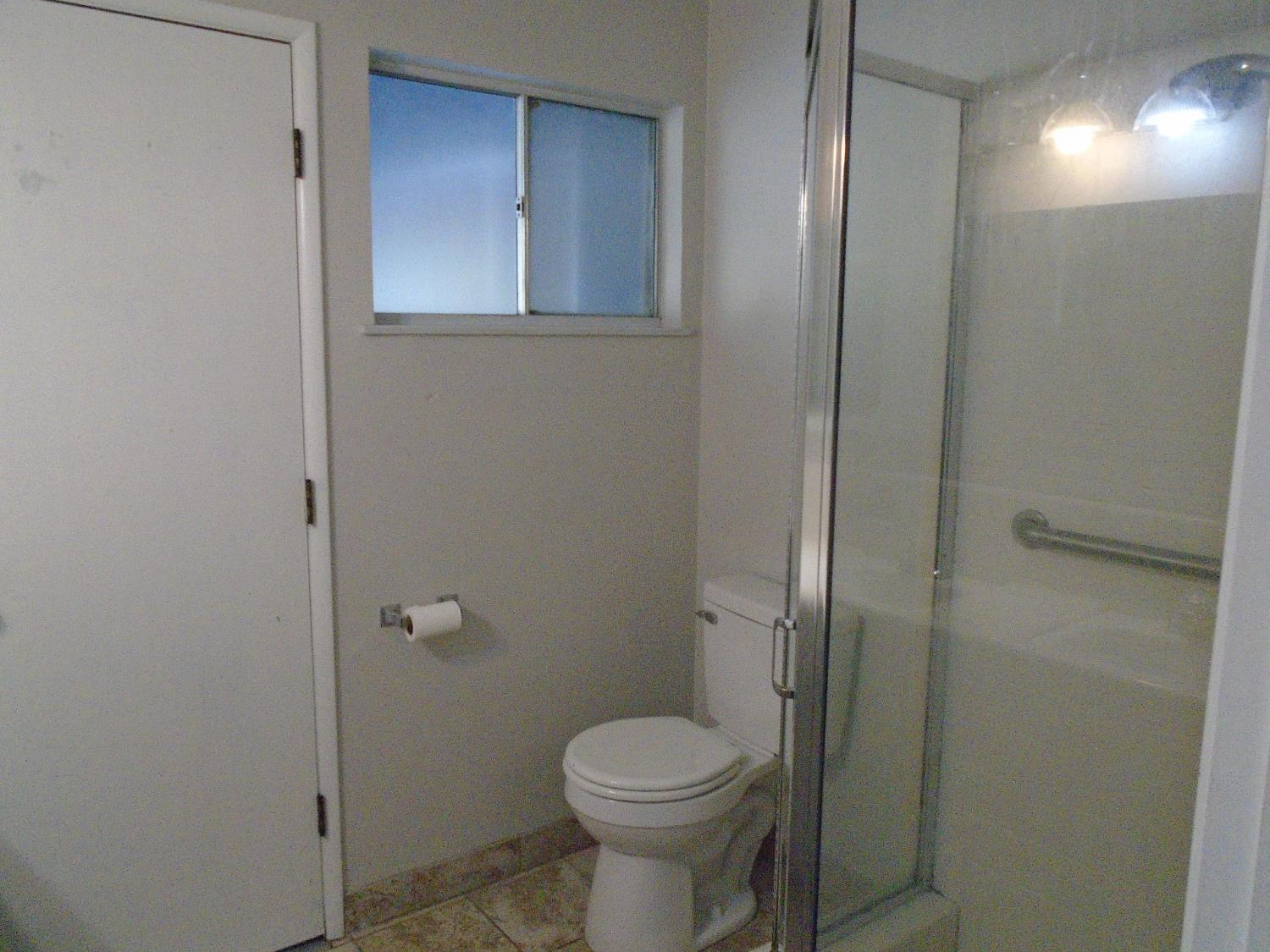 5530 N Bond St, Fresno, CA 93710